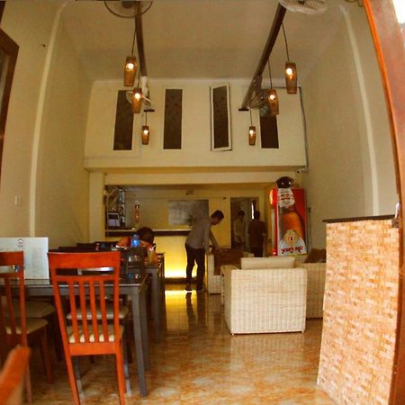 B52 Hostel Phnom Penh Bagian luar foto