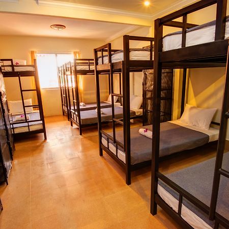 B52 Hostel Phnom Penh Bagian luar foto