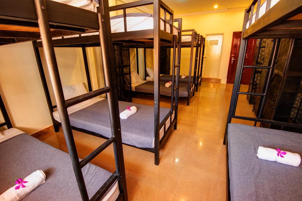 B52 Hostel Phnom Penh Bagian luar foto