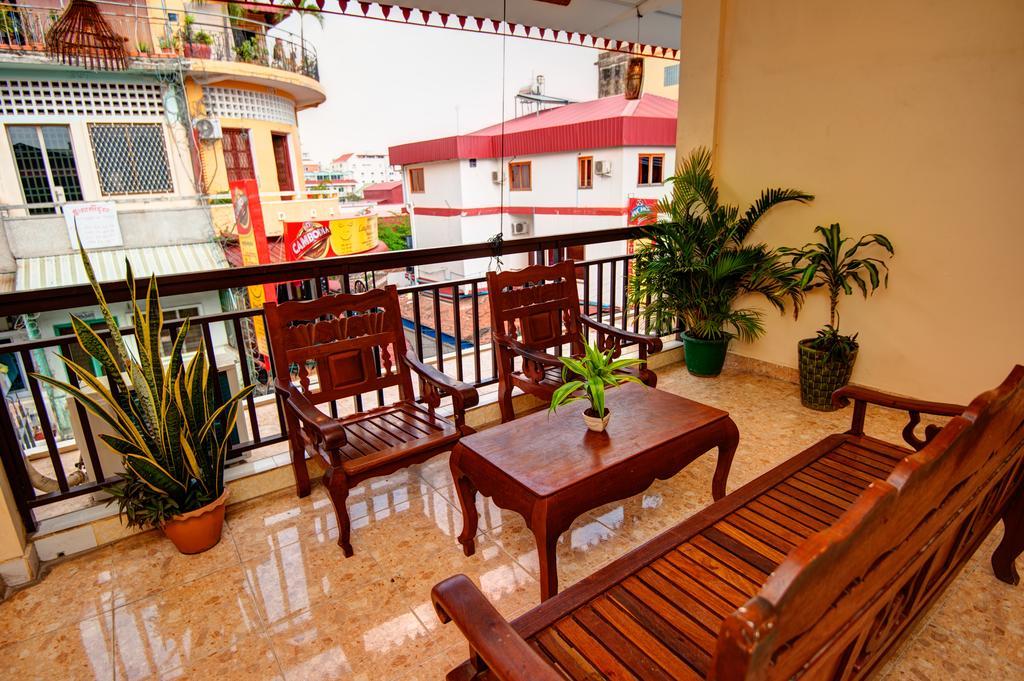B52 Hostel Phnom Penh Bagian luar foto
