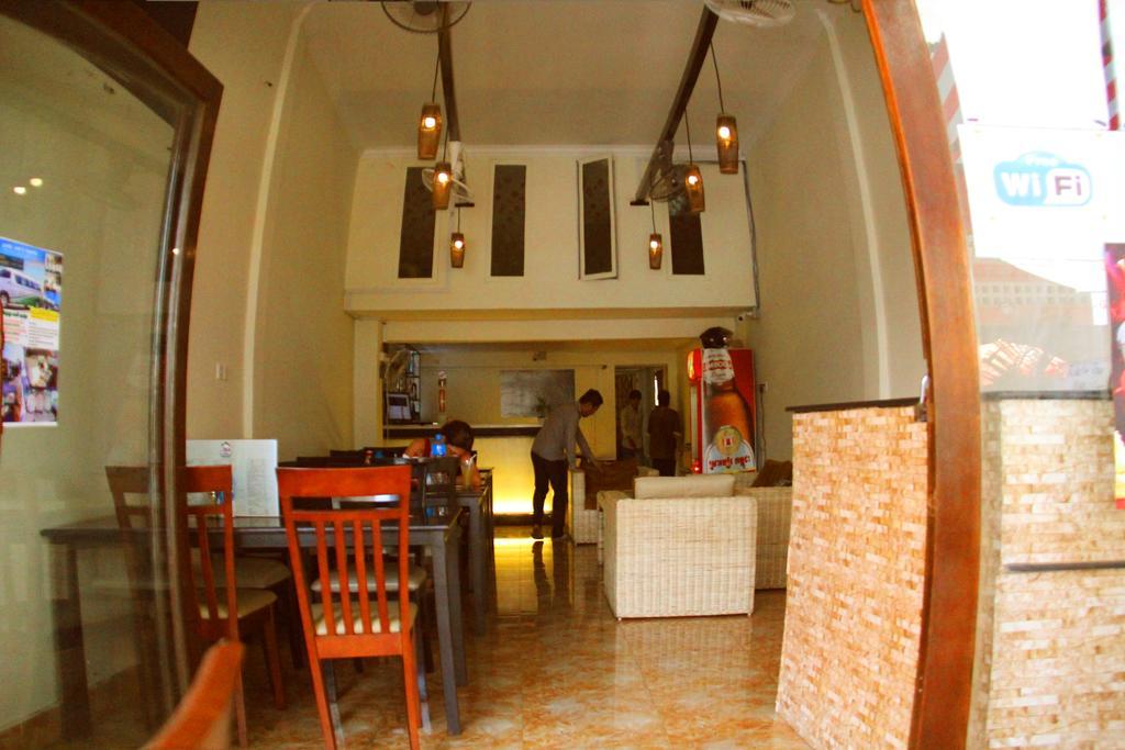 B52 Hostel Phnom Penh Bagian luar foto