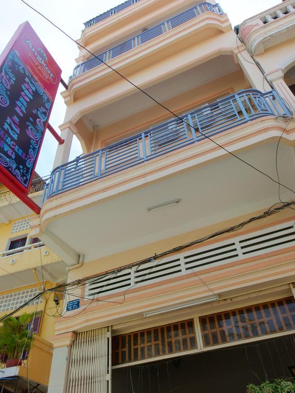 B52 Hostel Phnom Penh Bagian luar foto