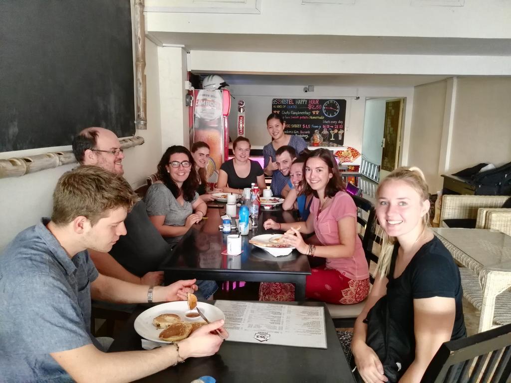 B52 Hostel Phnom Penh Bagian luar foto