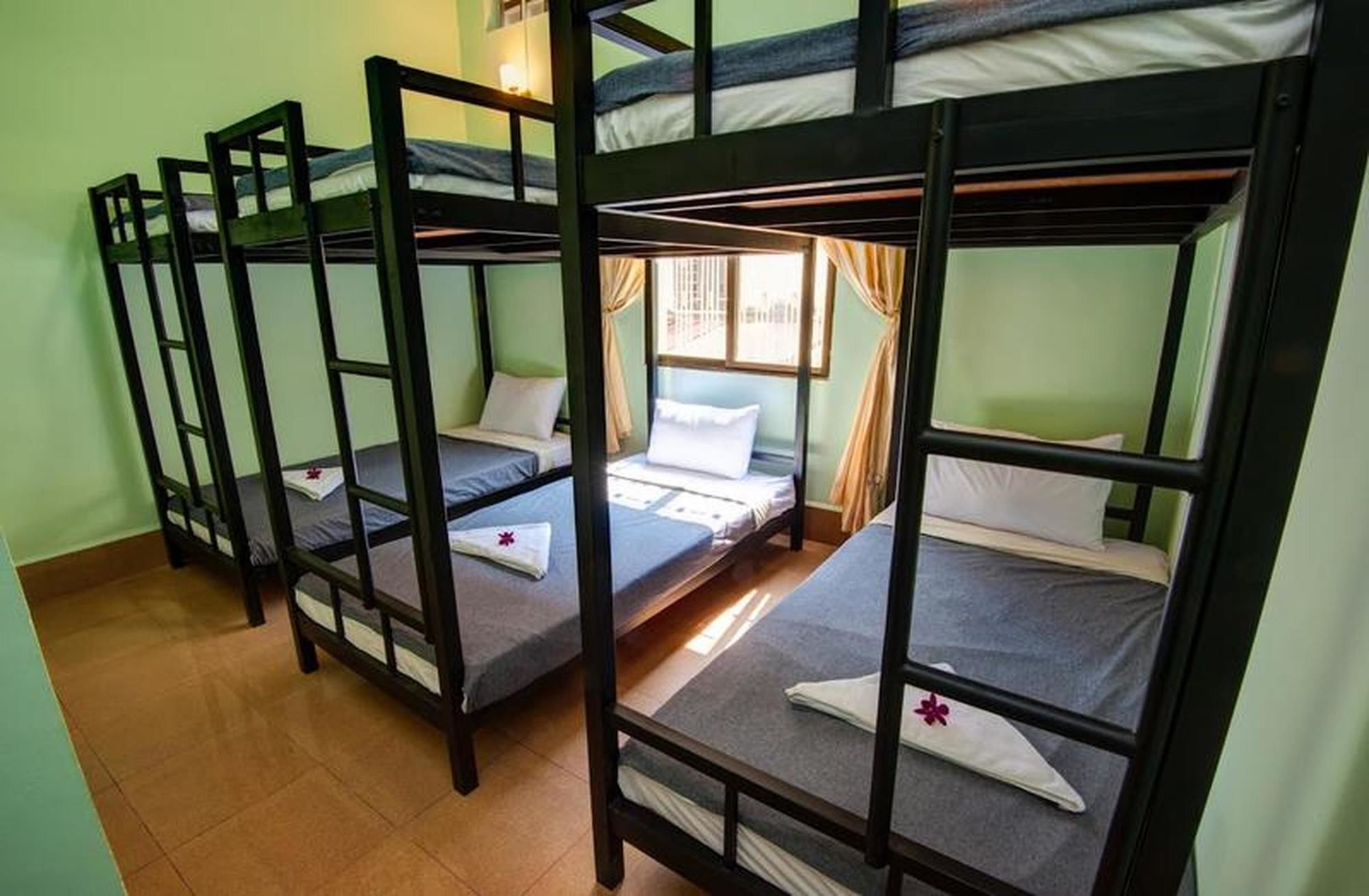 B52 Hostel Phnom Penh Bagian luar foto