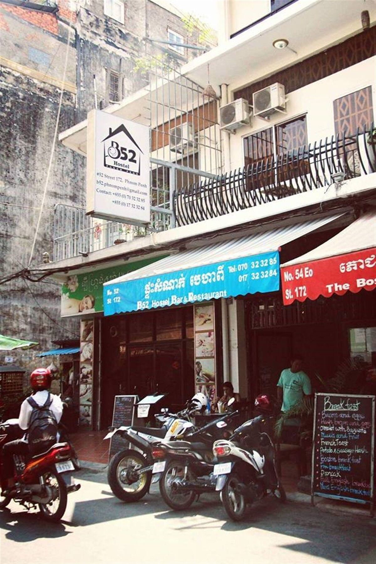 B52 Hostel Phnom Penh Bagian luar foto